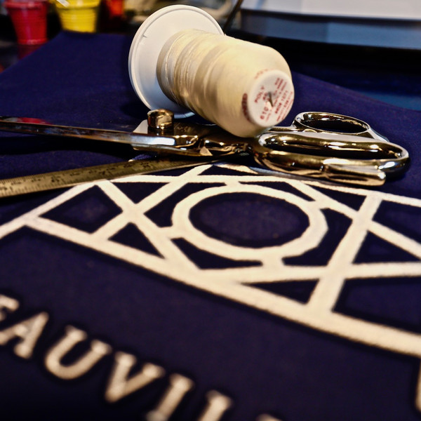 Broderie main